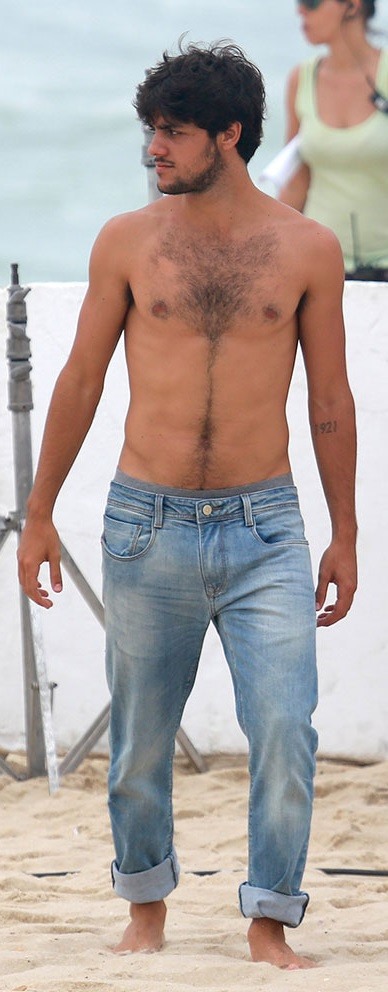 Felipe Simas gostoso