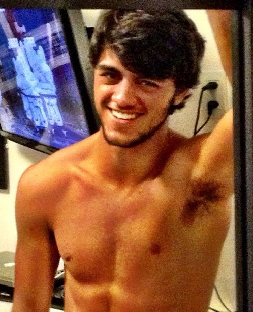 Felipe Simas gostoso