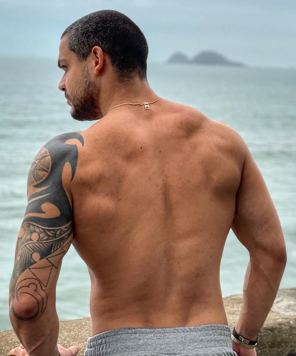 Caique Aguiar gostoso