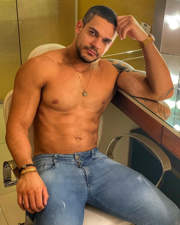 Caique Aguiar gostoso