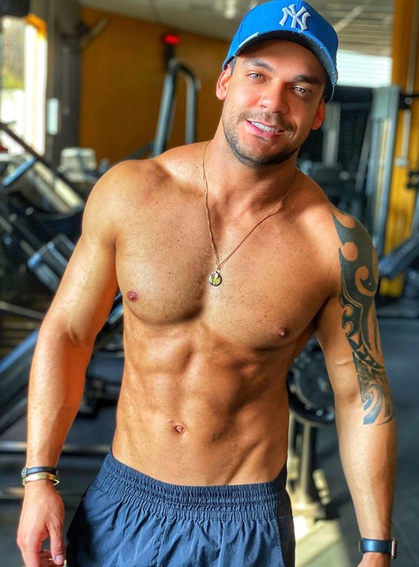 Caique Aguiar gostoso