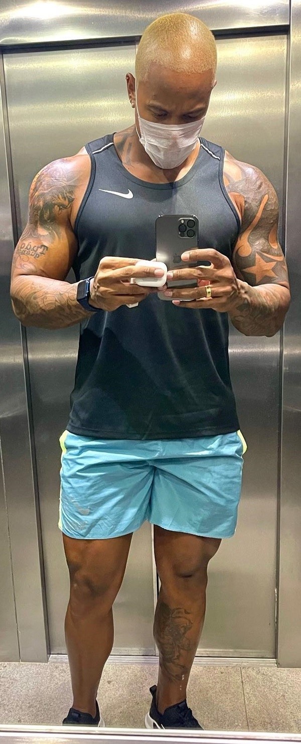 Léo Santana gostoso